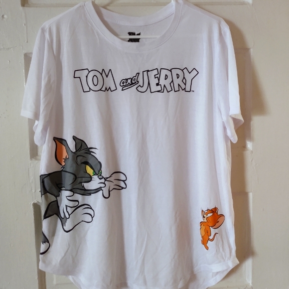 Tops - Woman’s Tom and Jerry white T shirt Size XXL